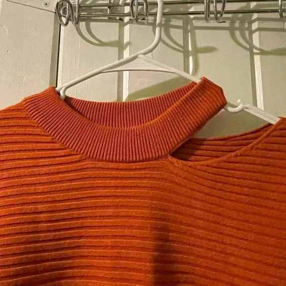 Kirundo cold shoulder sweater-small NWOT - Picture 3 of 6